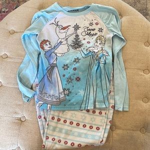 Girl’s Frozen Flannel Pajama Set